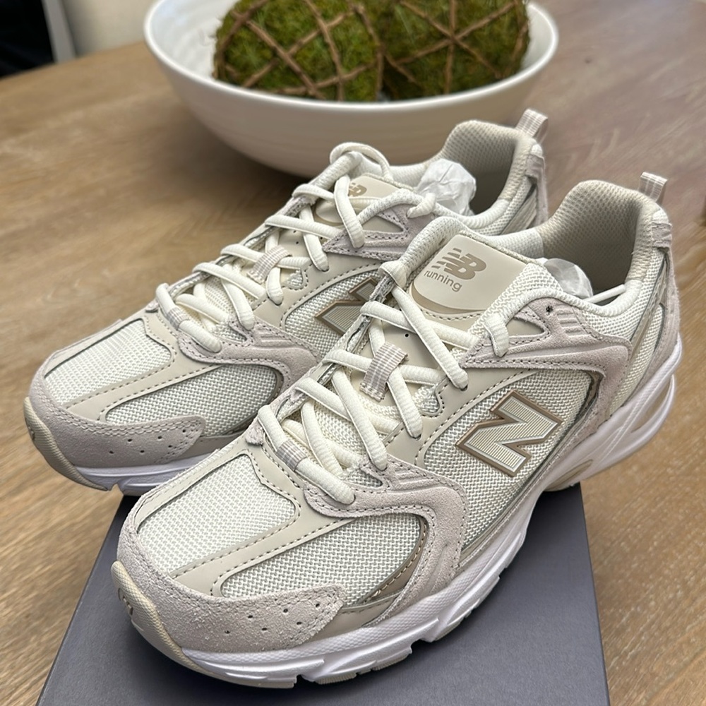 NEW BALANCE 530s SNEAKERS - WHITE BEIGE